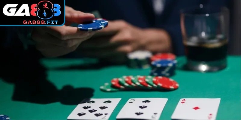 Tổng điểm được so sánh để phân định thắng thua